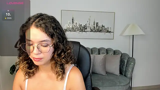 Snapshot of sienna_luxor chatting on 05-15-26, 11:34 sienna luxor online show from 05-15-26, 11:34