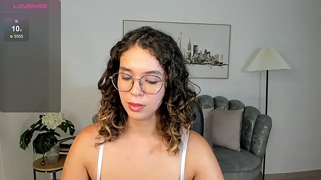 Snapshot of sienna_luxor chatting on 05-15-26, 11:56 sienna luxor online show from 05-15-26, 11:56