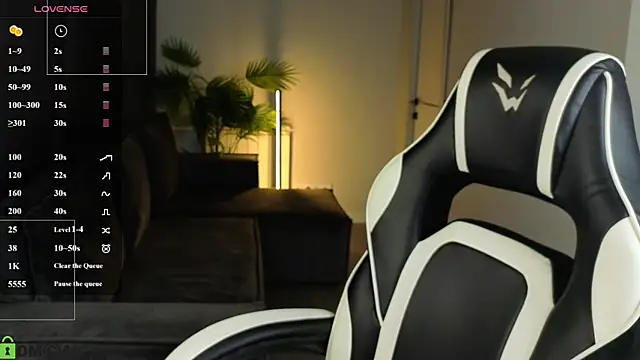 Snapshot of Leslie_Scott chatting on 07-14-26, 01:08 Leslie Scott online show from 07-14-26, 01:08
