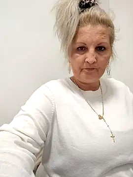 Divineblond online show from 10-29-25, 04:31