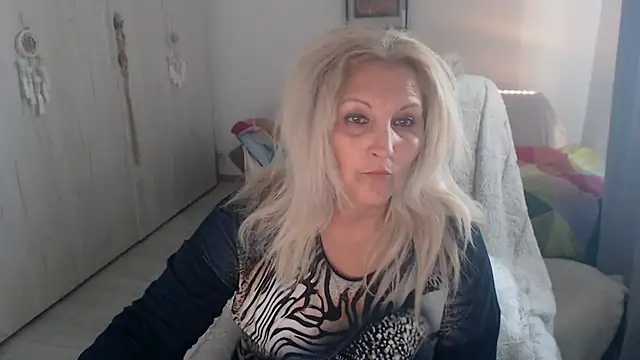 Divineblond online show from 05-14-26, 03:08