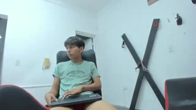 chick angel online show from 05-25-26, 06:52