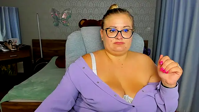 Snapshot of IrenRori chatting on 07-29-26, 07:17 IrenRori online show from 07-29-26, 07:17