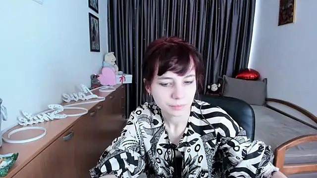 Snapshot of MiniLysii chatting on 05-17-26, 05:38 MiniLysii online show from 05-17-26, 05:38