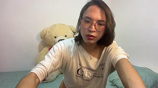 LONDON ROSE online show from 06-26-26, 09:19