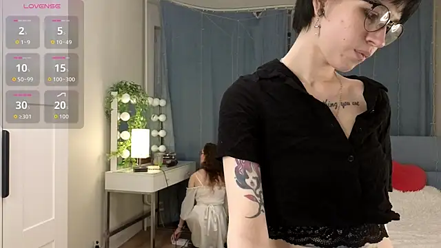 Snapshot of TeaseDealer chatting on 05-06-26, 09:09 TeaseDealer online show from 05-06-26, 09:09