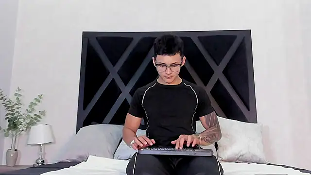 Alan Salazar online show from 05-19-26, 06:03