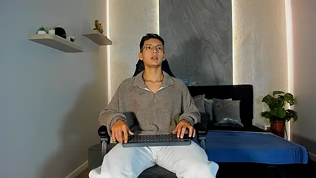 Alan Salazar online show from 05-24-26, 02:22