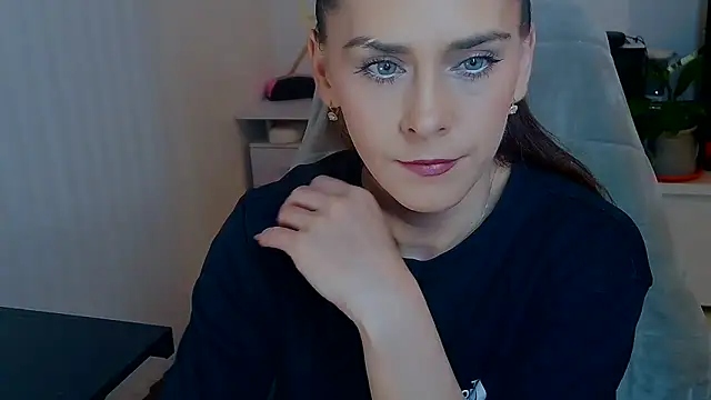 khalessi13 online show from 05-12-26, 09:45