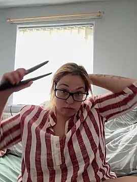 SecretRavenXO online show from 05-20-26, 02:23