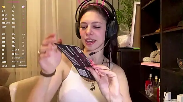 Snapshot of TuZezima chatting on 05-21-26, 07:32 TuZezima online show from 05-21-26, 07:32