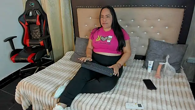 Zoedeleon online show from 05-14-26, 07:31