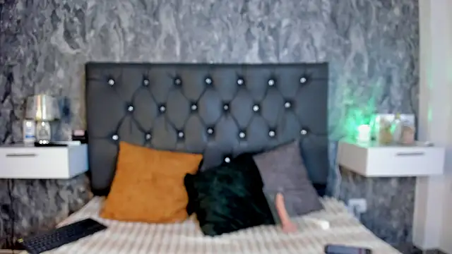 Zoedeleon online show from 06-15-26, 07:16