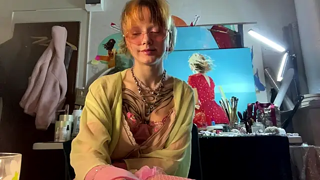 sarawhisperr online show from 04-28-26, 06:46