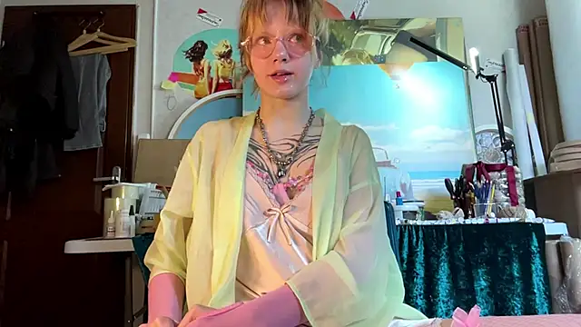 sarawhisperr online show from 04-30-26, 12:11