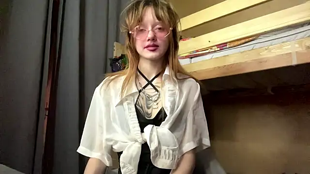 sarawhisperr online show from 05-17-26, 03:15