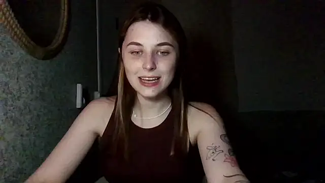 Snapshot of Touch_And_Run chatting on 06-18-26, 06:56 Touch And Run online show from 06-18-26, 06:56