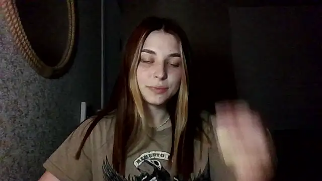 Snapshot of Touch_And_Run chatting on 06-20-26, 06:33 Touch And Run online show from 06-20-26, 06:33