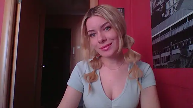 Softy Aura  online show from 05-18-26, 09:59
