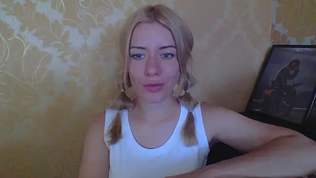 Snapshot of Softy_Aura_ chatting on 07-14-26, 01:39 Softy Aura online show from 07-14-26, 01:39