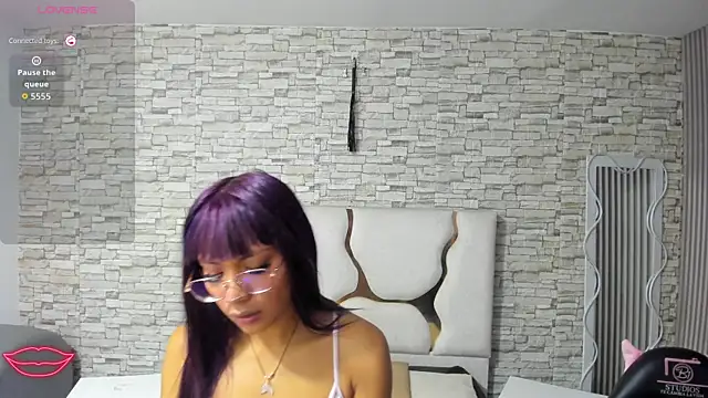 Snapshot of Yenn_tay chatting on 07-11-26, 11:35 Yenn tay online show from 07-11-26, 11:35