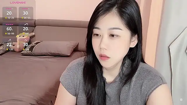 F-Yuwei online show from 06-11-26, 08:23