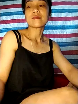 Snapshot of Onie116 chatting on 05-02-26, 04:17 Onie116 online show from 05-02-26, 04:17