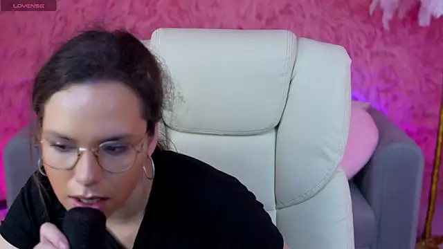 Snapshot of ArinaVoicee chatting on 05-15-26, 01:07 ArinaVoicee online show from 05-15-26, 01:07