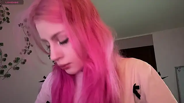 Snapshot of milimoon chatting on 05-13-26, 04:48 milimoon online show from 05-13-26, 04:48