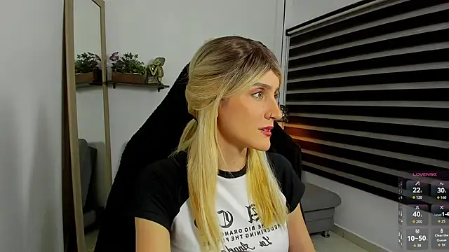 Snapshot of Jessica_lisbon chatting on 05-14-26, 08:37 Jessica lisbon online show from 05-14-26, 08:37