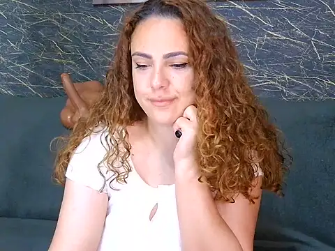 curlygirl35 online show from 06-10-26, 09:57
