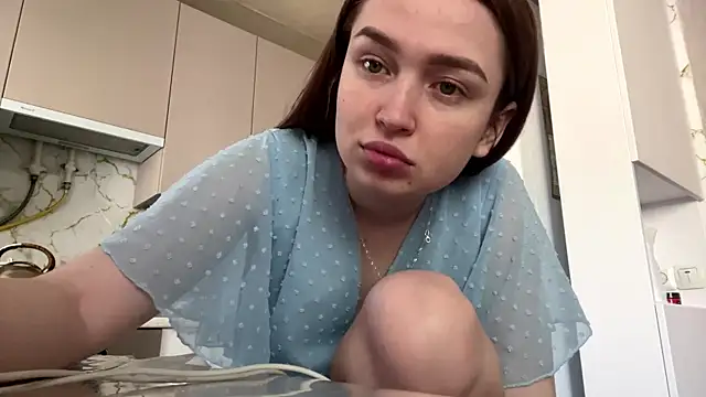 Chloooee online show from 05-06-26, 10:42