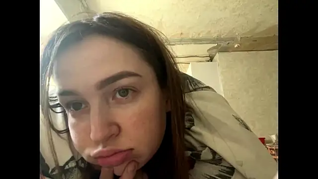 Chloooee online show from 05-09-26, 06:07