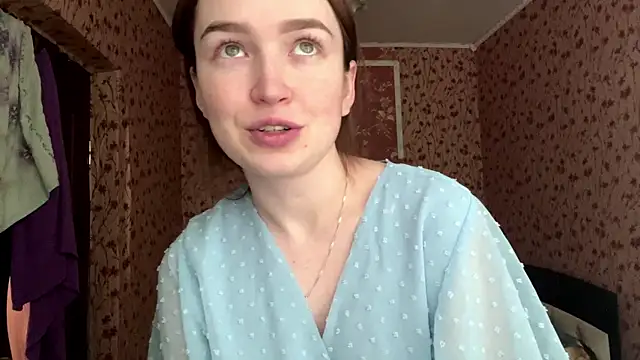 Chloooee online show from 05-14-26, 02:46
