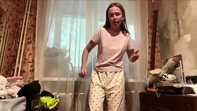 Chloooee online show from 05-23-26, 04:22