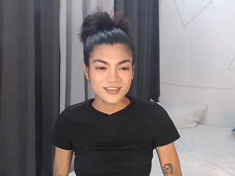 Snapshot of AveryBlesss chatting on 06-10-26, 11:42 AveryBlesss online show from 06-10-26, 11:42
