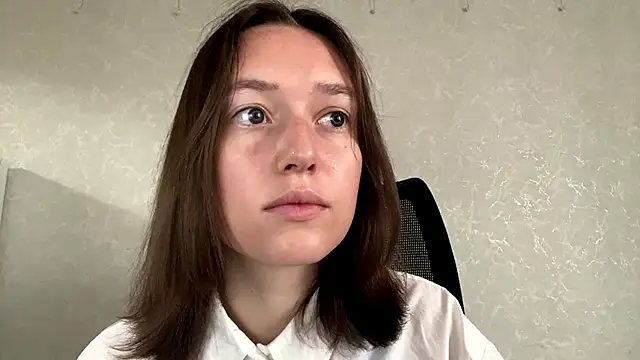 LisaSunrise online show from 05-19-26, 01:11