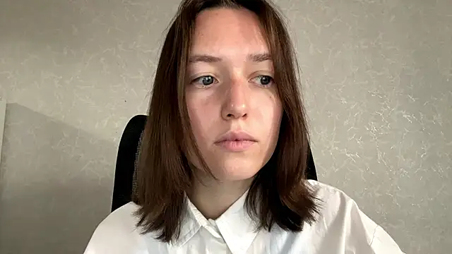 LisaSunrise online show from 05-19-26, 01:56