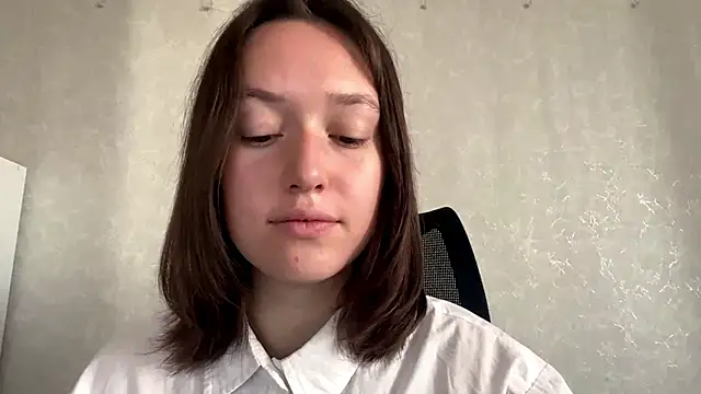 LisaSunrise online show from 05-25-26, 01:11