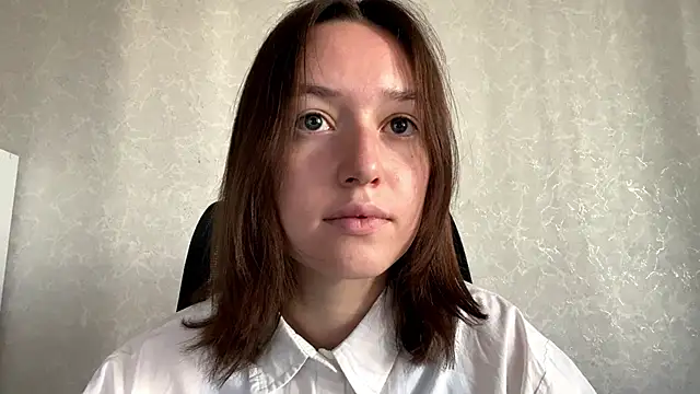 LisaSunrise online show from 05-28-26, 01:14