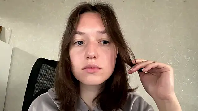 LisaSunrise online show from 05-29-26, 01:03