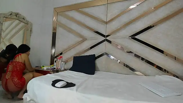 Snapshot of AuroraHoney32 chatting on 05-19-26, 11:55 AuroraHoney32 online show from 05-19-26, 11:55