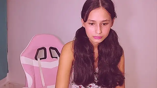 Baby Elisee online show from 07-26-26, 03:04