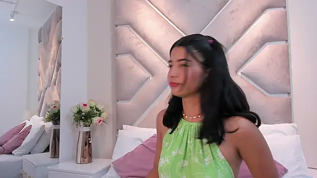 Hannah Quenn  online show from 04-27-26, 09:24