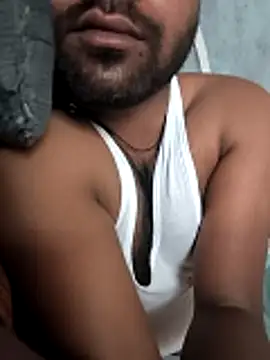 Snapshot of akhi_9899 chatting on 05-11-26, 05:46 akhi 9899 online show from 05-11-26, 05:46