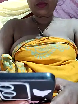 Snapshot of Gulapi_N chatting on 05-15-26, 11:56 Gulapi N online show from 05-15-26, 11:56