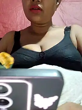 Snapshot of Gulapi_N chatting on 06-08-26, 01:44 Gulapi N online show from 06-08-26, 01:44