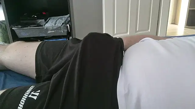 horny-bear89 online show from 05-27-26, 04:04