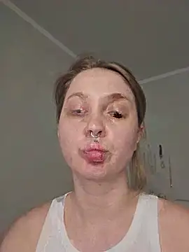 ooopsitscandy online show from 05-13-26, 03:42