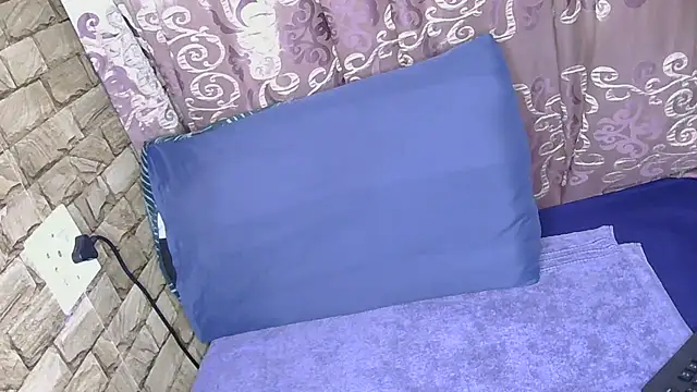 Sweethoneyglow online show from 05-18-26, 07:25